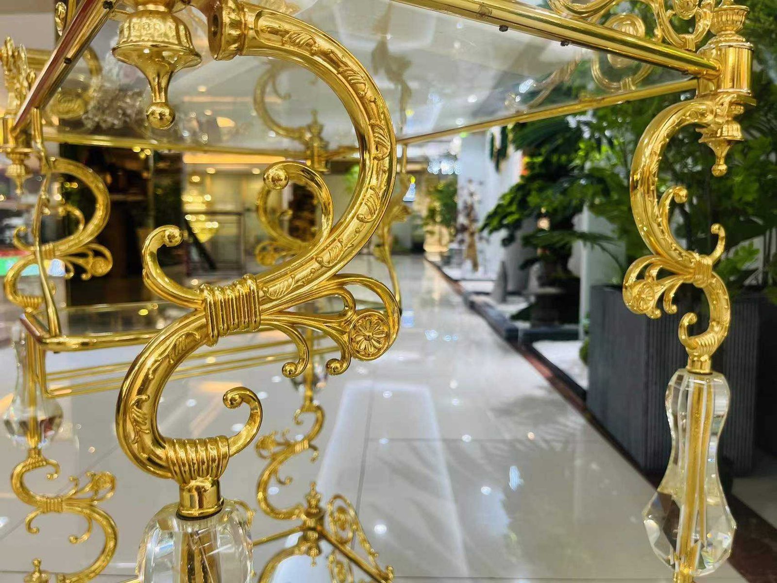 Luxury Vintage Golden Bronze Bar Cart for Dining and Living Room Hotel Restaurant Family Kitchen Trolley for Party Service - Image 2